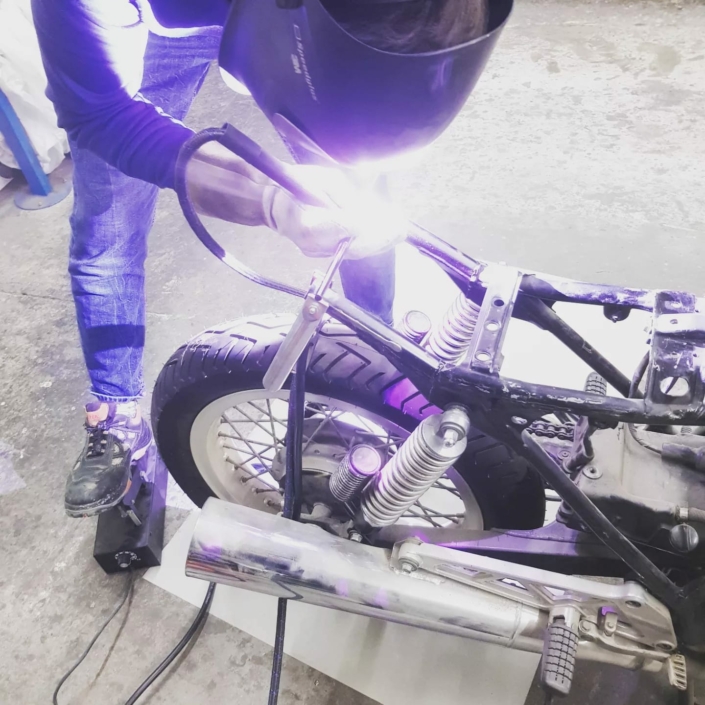Schweißen Heckrahmen Café Racer Honda in Zülpich Andre Pferrer